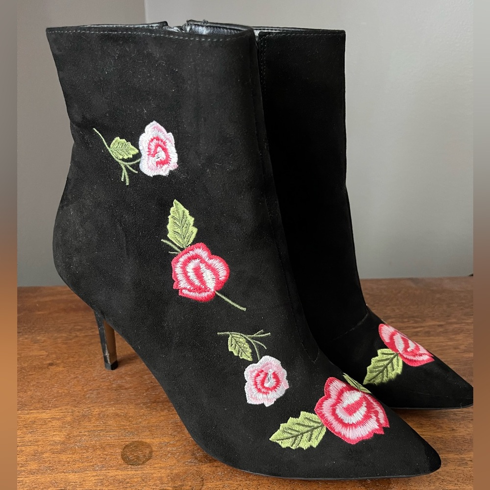 Betsey Johnson Estelle Pointed-Toe Embroidery Booties - Size 10